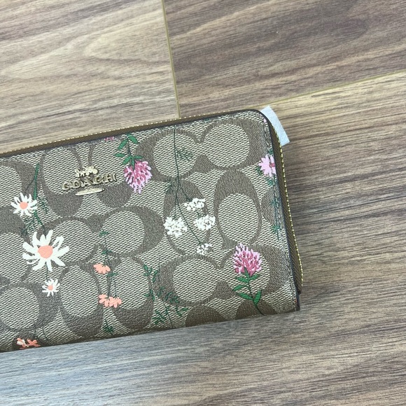 COACH Signature Wildflower Long Zip Around Detachable Strap Wristlet Wallet NWT - Picture 7 of 14